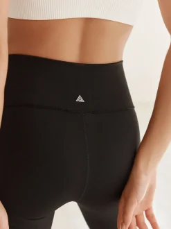 Zwart - Vormgevende caprilegging met buikcorrectie en hoge taille