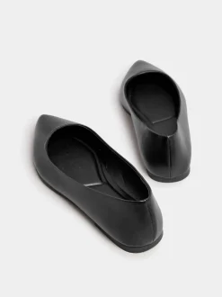 Zwart - Yours Curve Wide Fit Flat Point Pumps