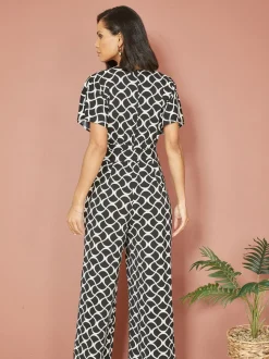Zwart - Yumi jumpsuit met overslag en geometrische print
