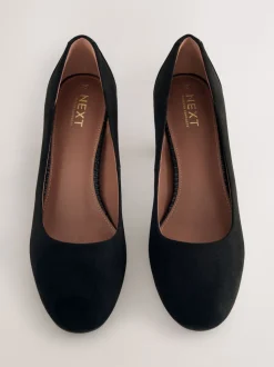 Zwart imitatiesuède - Forever Comfort® Round Toe Block Court Heels