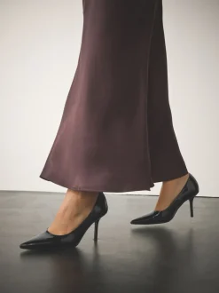 Zwart lak - Forever Comfort® Point Toe Court Heels