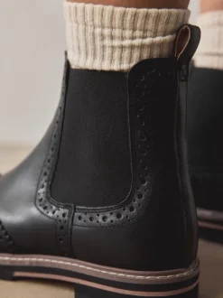 Zwart leer - Forever Comfort® Brogue Detail Chelsea Boots