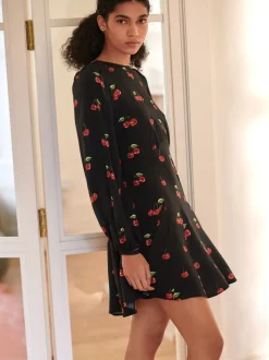 Zwart met kersenprint - Mini Long Sleeve A-Line Seam Detail Dress