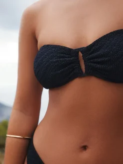 Zwart met kreuk - Bandeaubikinitop met bies