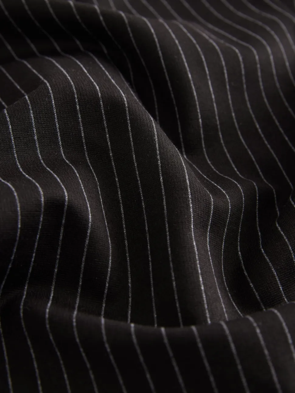 Zwart met krijtstreep - Smoothing Ponte Jersey Broek met Wijde Pijpen