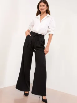 Zwart met riem - Wijduitlopende Lipsy broek