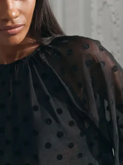 Zwart met stippen - Batwing Long Sleeve Devore Blouse