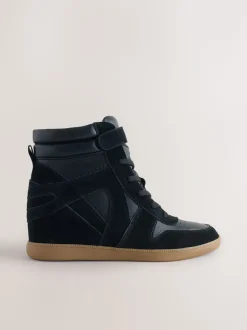 Zwart suède - Forever Comfort® sneakers met sleehak en veters