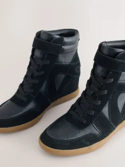 Zwart suède - Forever Comfort® sneakers met sleehak en veters