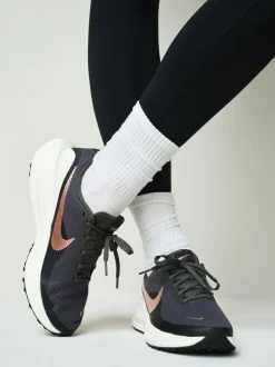 Zwart/brons - Nike Revolution 8 hardloopschoenen