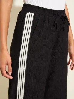 Zwarte streep - Friends Like These - Jersey broek met wijde pijpen met kreukeffect