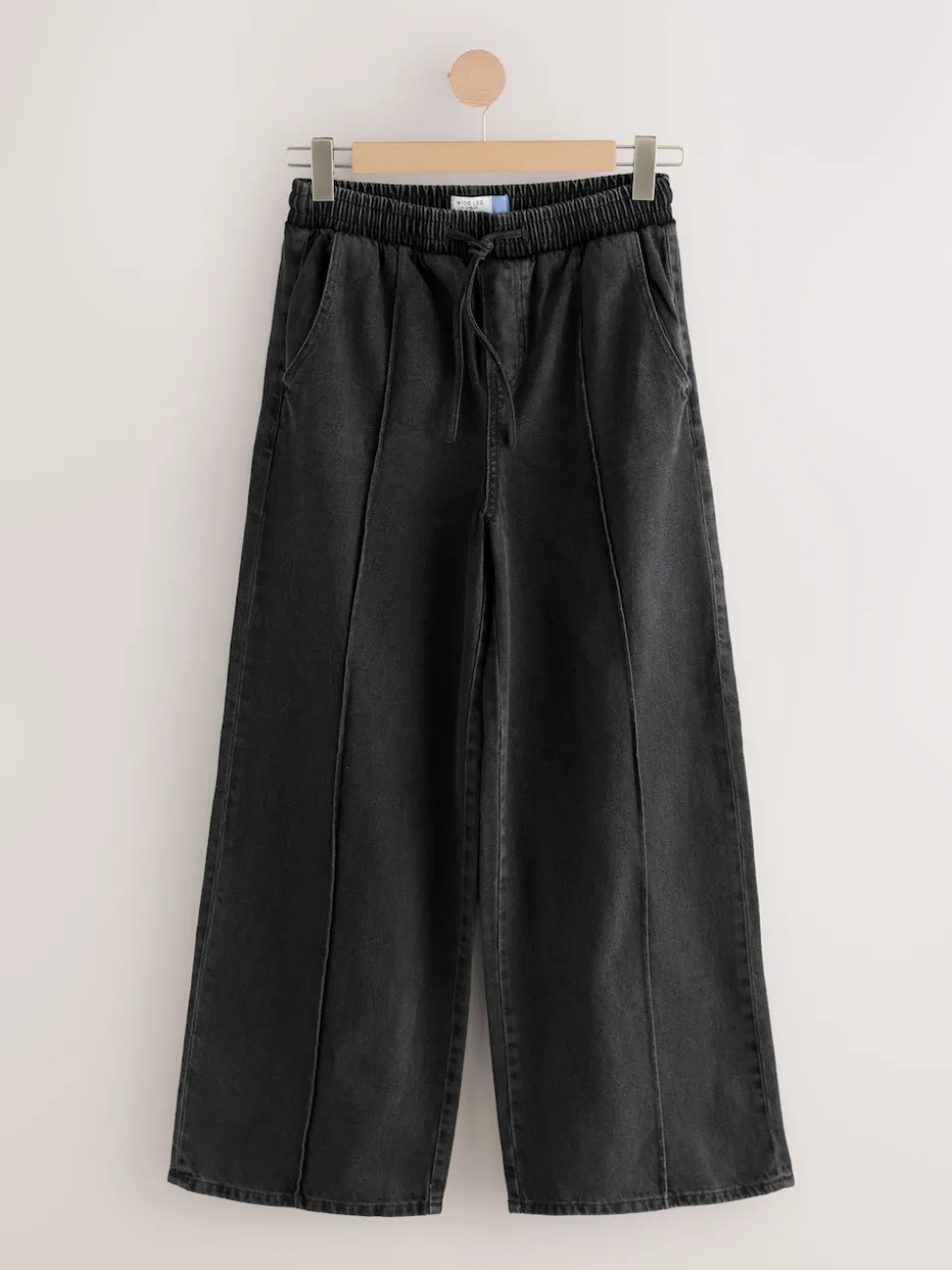 Zwarte wassing - Denim joggingbroek met plooitjes en wijde pijpen
