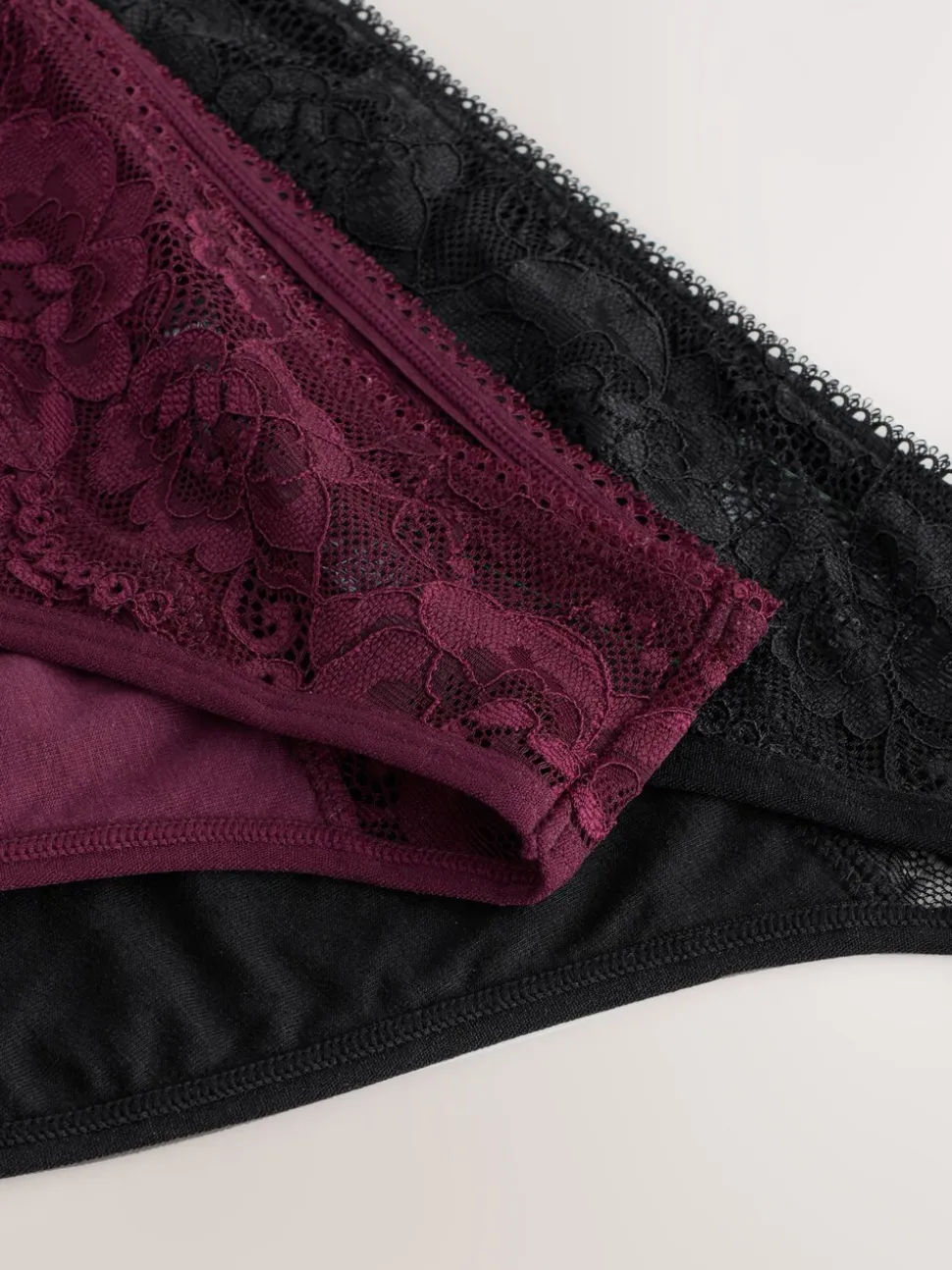 Zwart/paarsrood - All Over Lace Medium Flow Periode Knickers 2 Pack