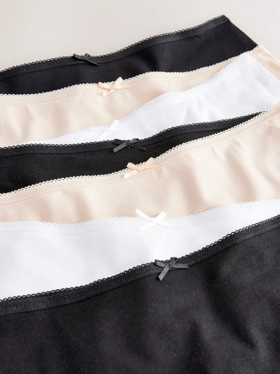 Zwart/pastelroze huidskleur/wit - Set van 7 slips met hoog katoengehalte