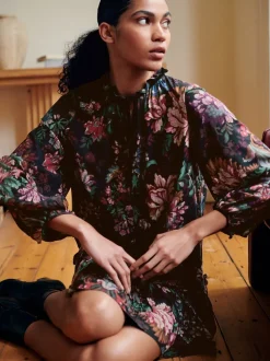 Zwart/rood met bloemenprint - Mini Tie Front Tiered Long Sleeve Dress