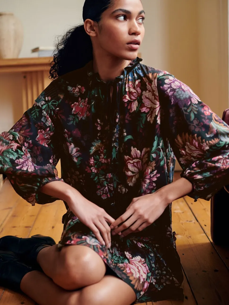 Zwart/rood met bloemenprint - Mini Tie Front Tiered Long Sleeve Dress