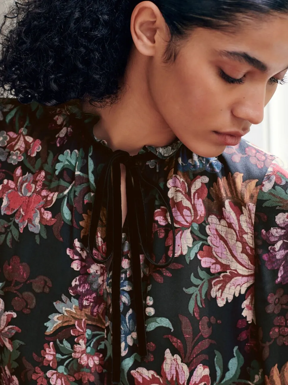 Zwart/rood met bloemenprint - Mini Tie Front Tiered Long Sleeve Dress