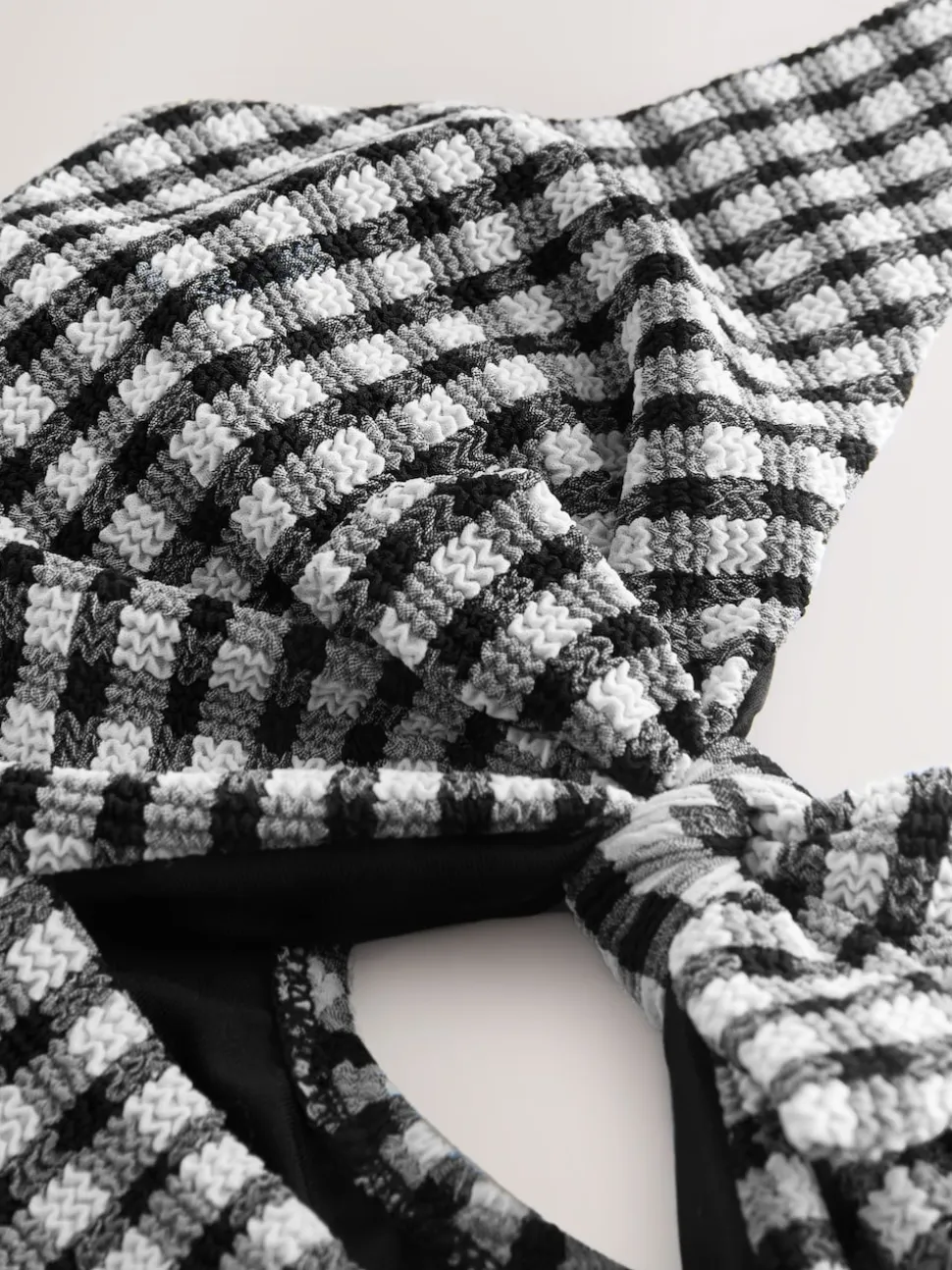 Zwart/wit gekreukte gingham-ruit - Uitgesneden plooi buik controle Zwempak