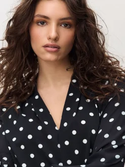 Zwart-wit met stippen - Blouse met V-hals en lange mouwen